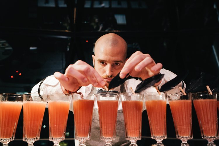 IRIS BAR